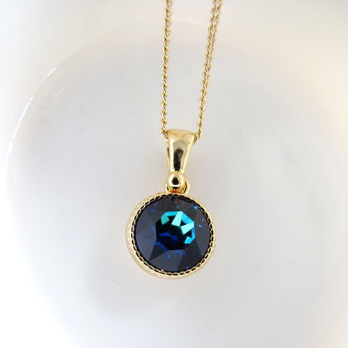 シンプルなクリスタルガラスのネックレス バミューダブルー*金具の色が選べます