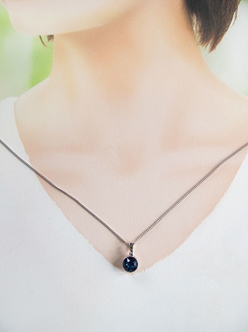 シンプルなクリスタルガラスのネックレス バミューダブルー*金具の色が選べます