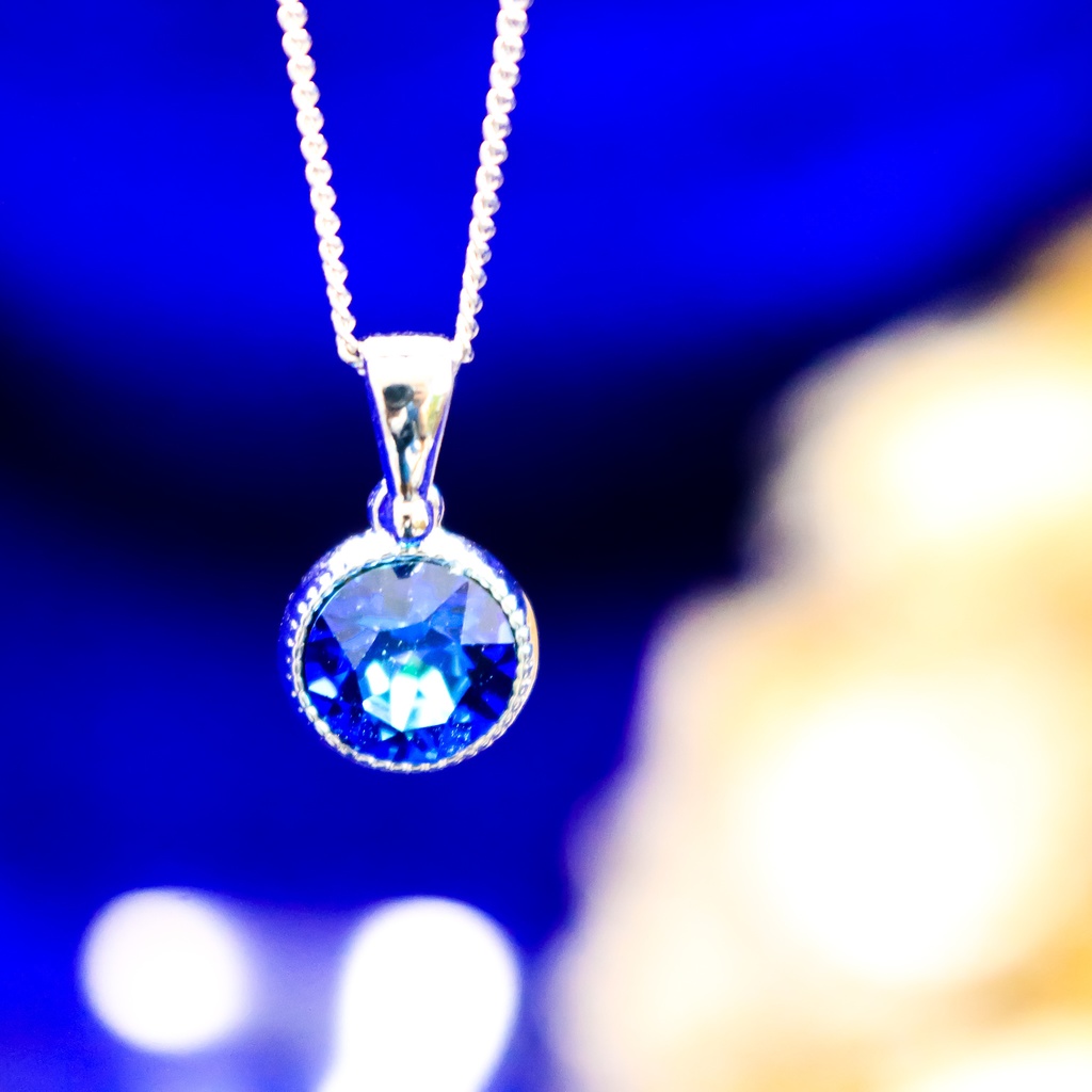 シンプルなクリスタルガラスのネックレス バミューダブルー*金具の色が選べます