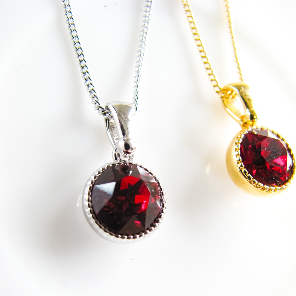 【紅のしずく — Autumn Whisper】シンプルなクリスタルガラスのネックレス シャム 金具の色が選べます