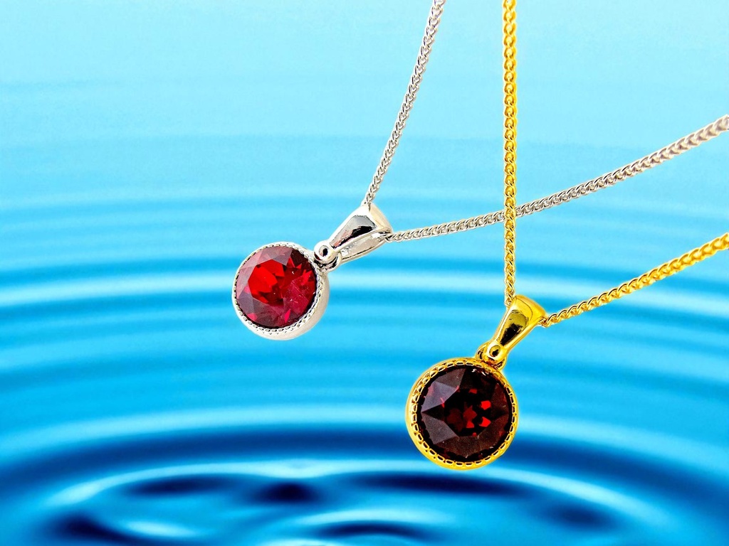 【紅のしずく — Autumn Whisper】シンプルなクリスタルガラスのネックレス　シャム　金具の色が選べます