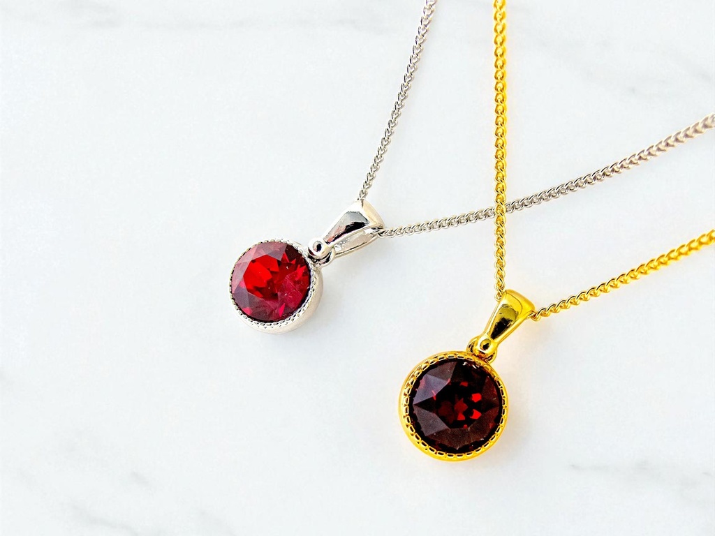 【紅のしずく — Autumn Whisper】シンプルなクリスタルガラスのネックレス シャム 金具の色が選べます