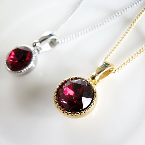 【紅のしずく — Autumn Whisper】シンプルなクリスタルガラスのネックレス シャム 金具の色が選べます