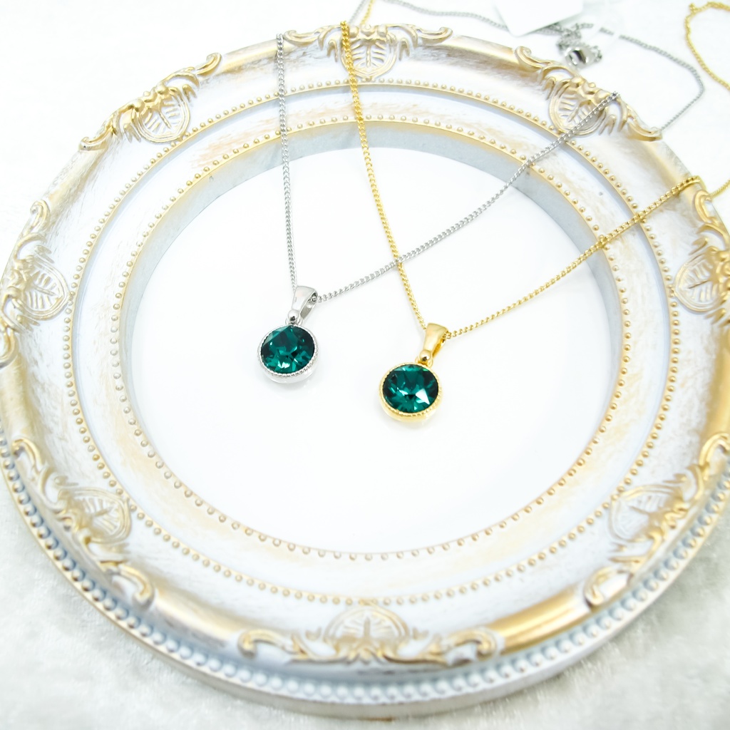 *シンプルなまるいクリスタルガラスのネックレス エメラルド*金具の色が選べます