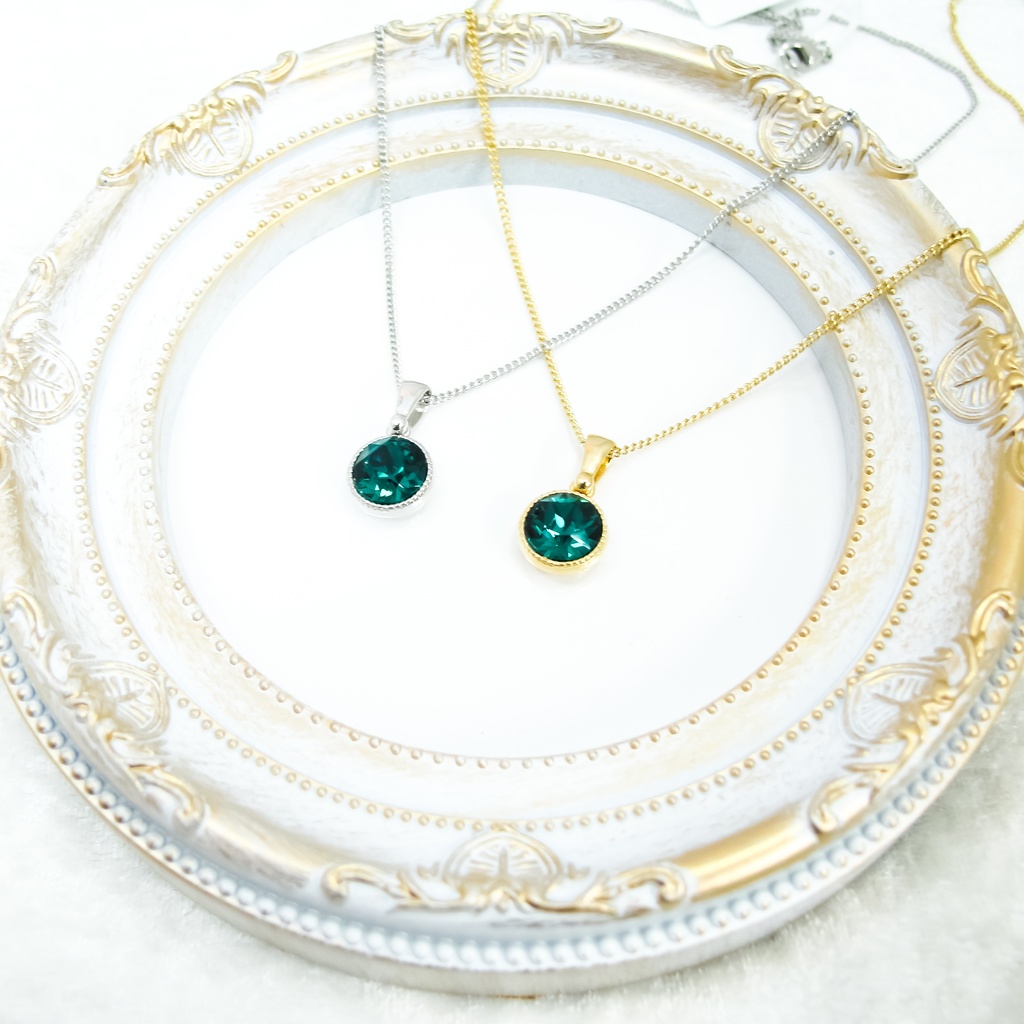 *シンプルなまるいクリスタルガラスのネックレス エメラルド*金具の色が選べます