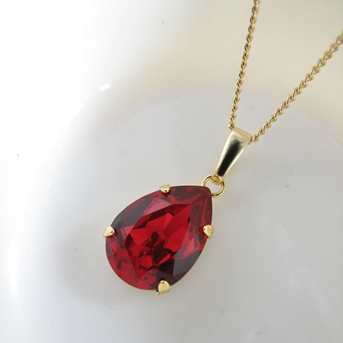 【深紅のしずく】*ペアシェイプクリスタルガラスのネックレス シャム 選べる金具色*