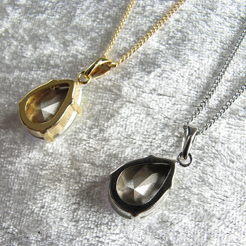 【深紅のしずく】*ペアシェイプクリスタルガラスのネックレス シャム 選べる金具色*