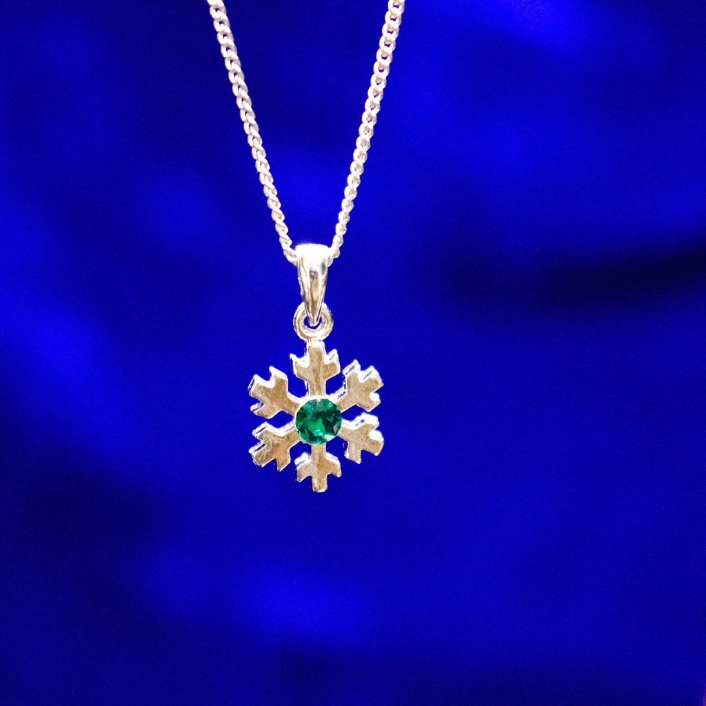 【プレゼントにも】雪の結晶ネックレス エメラルドカラー 金具の色が選べます