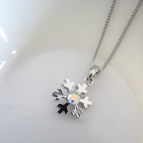 雪の結晶ネックレス クリスタルオーロラ 金具の色が選べます