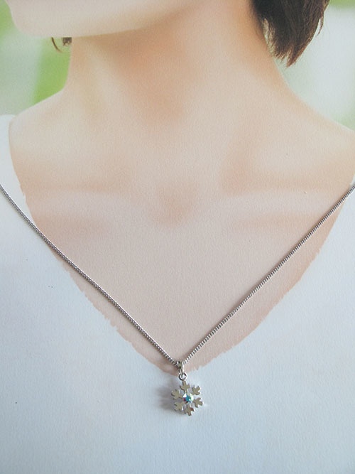 雪の結晶ネックレス クリスタルオーロラ 金具の色が選べます