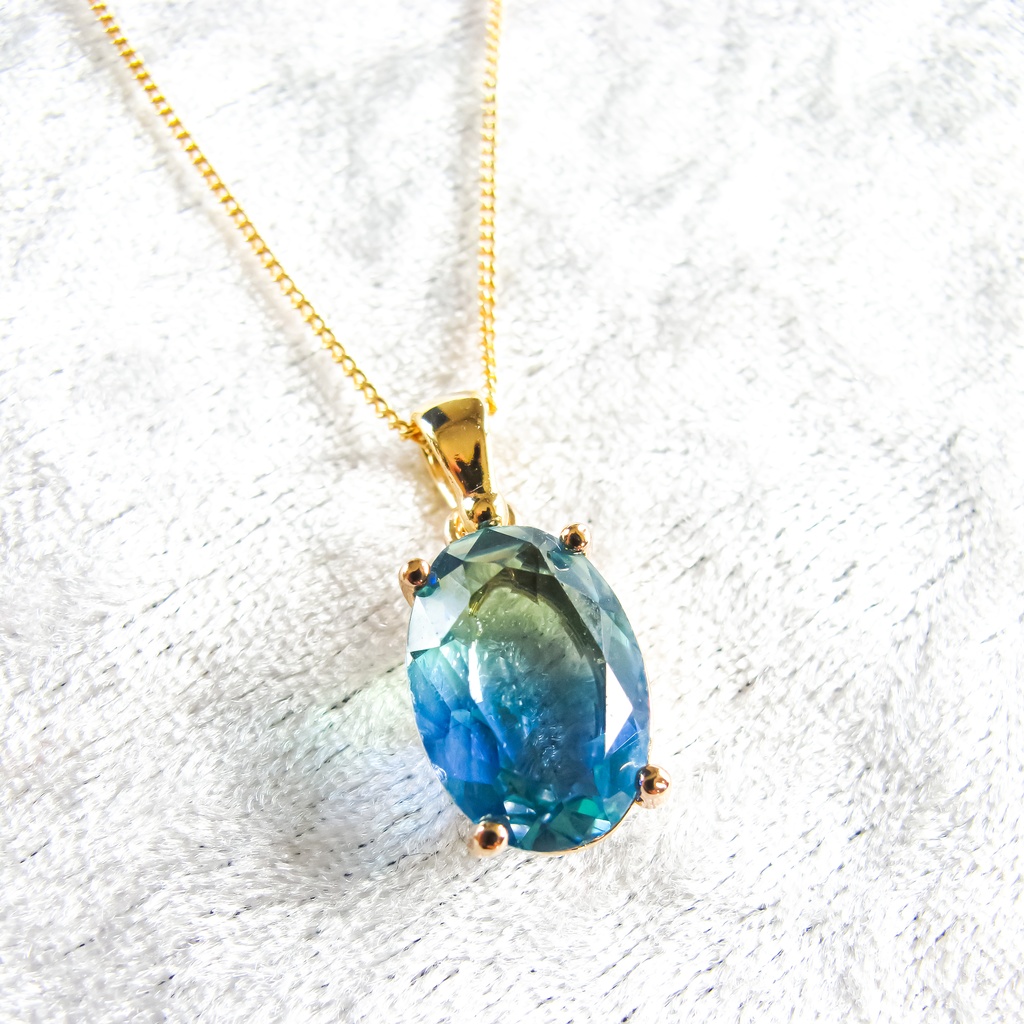 きれいめ上品な ブルー×ブルーグリーンのオーバルカットネックレス 16kgp使用