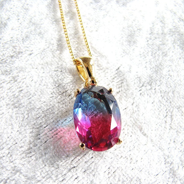 きれいめ上品な ブルー×マゼンダのオーバルカットネックレス 16kgp使用