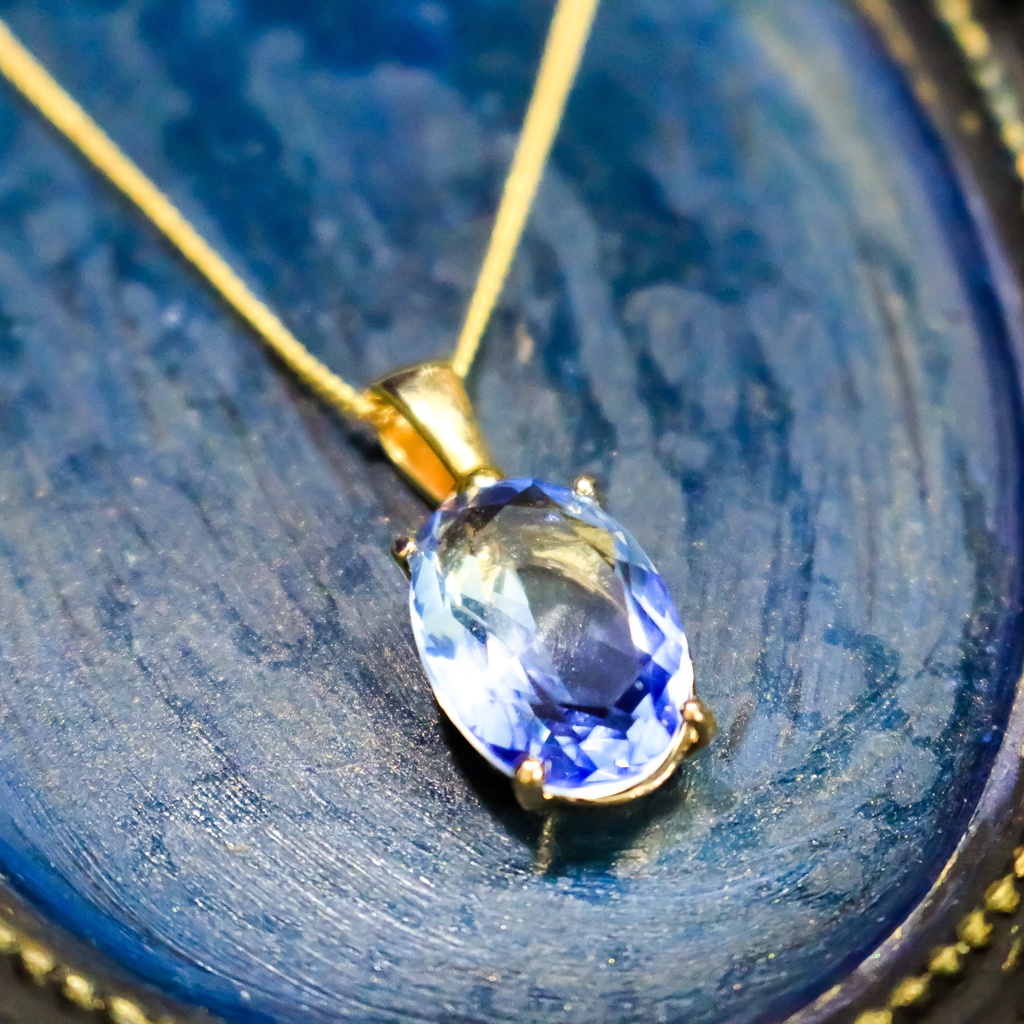 ブルーグラデーションのオーバルカットネックレス 16kgp使用