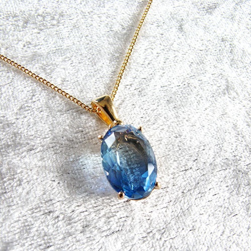 ブルーグラデーションのオーバルカットネックレス 16kgp使用