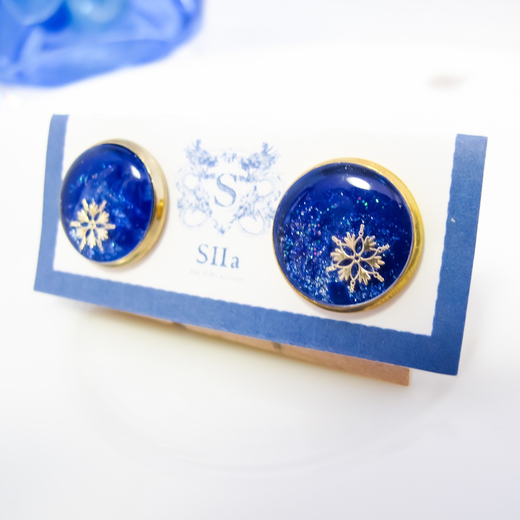 深夜の雪のカフスボタン ロイヤルブルー×ブルーラメ ゴールド金具