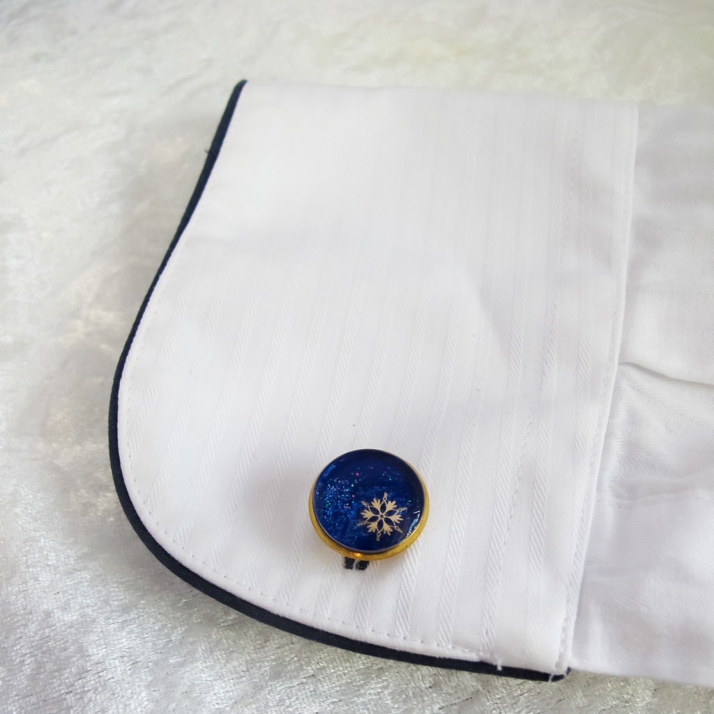 深夜の雪のカフスボタン ロイヤルブルー×ブルーラメ ゴールド金具