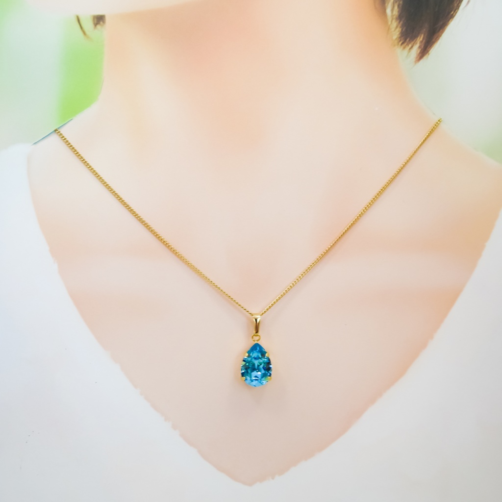 *クリスタルガラスドロップのネックレス アクアマリン*金具の色が選べます