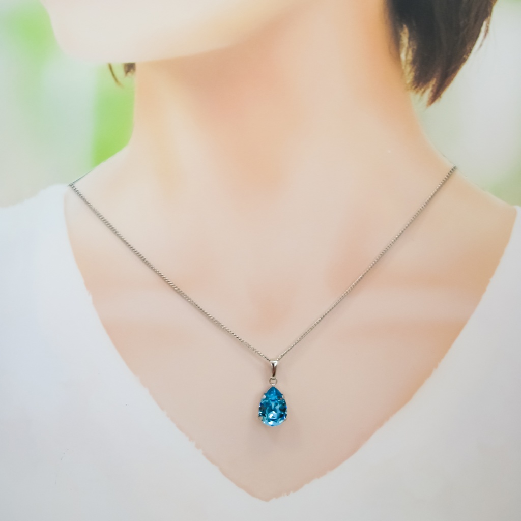 *クリスタルガラスドロップのネックレス アクアマリン*金具の色が選べます