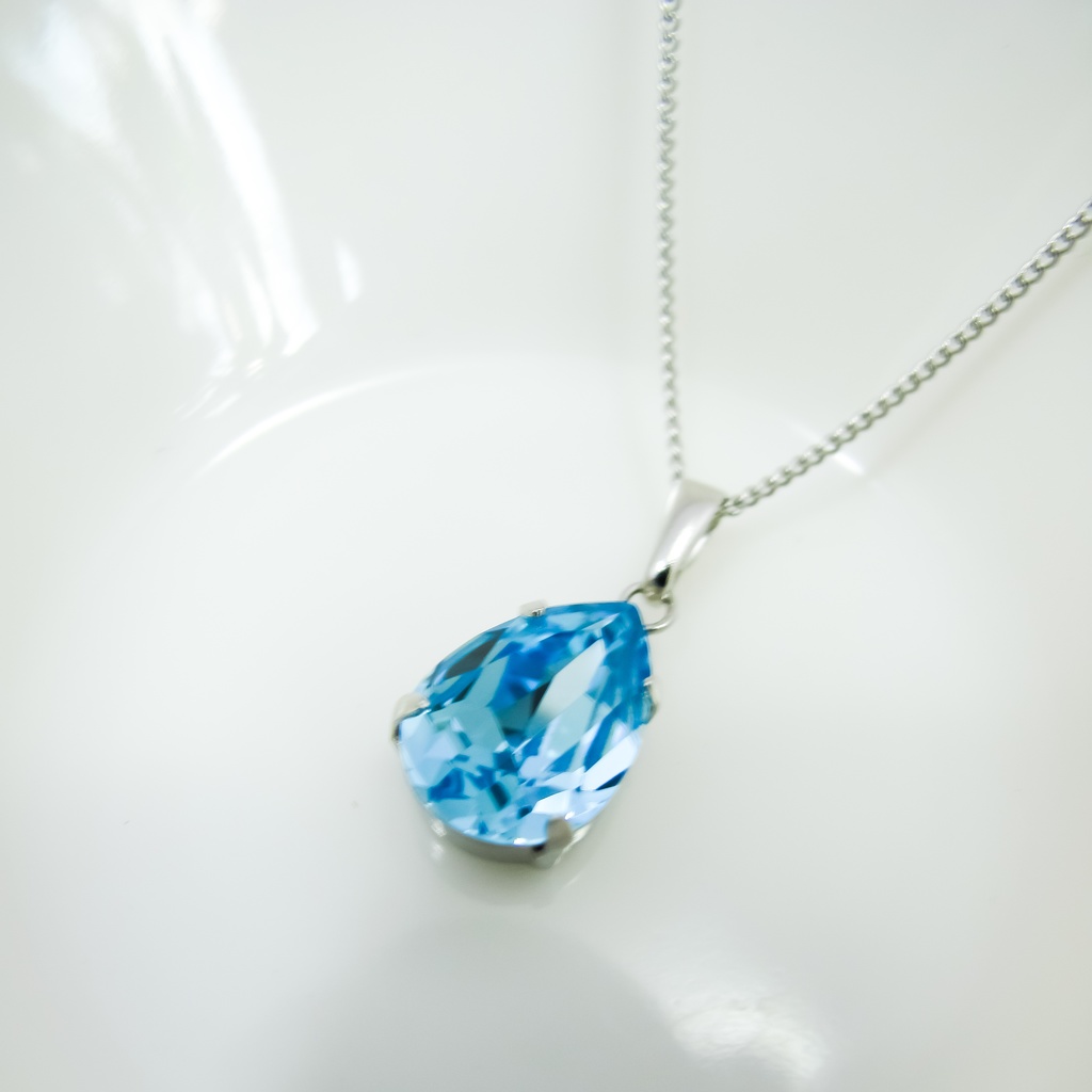 *クリスタルガラスドロップのネックレス アクアマリン*金具の色が選べます