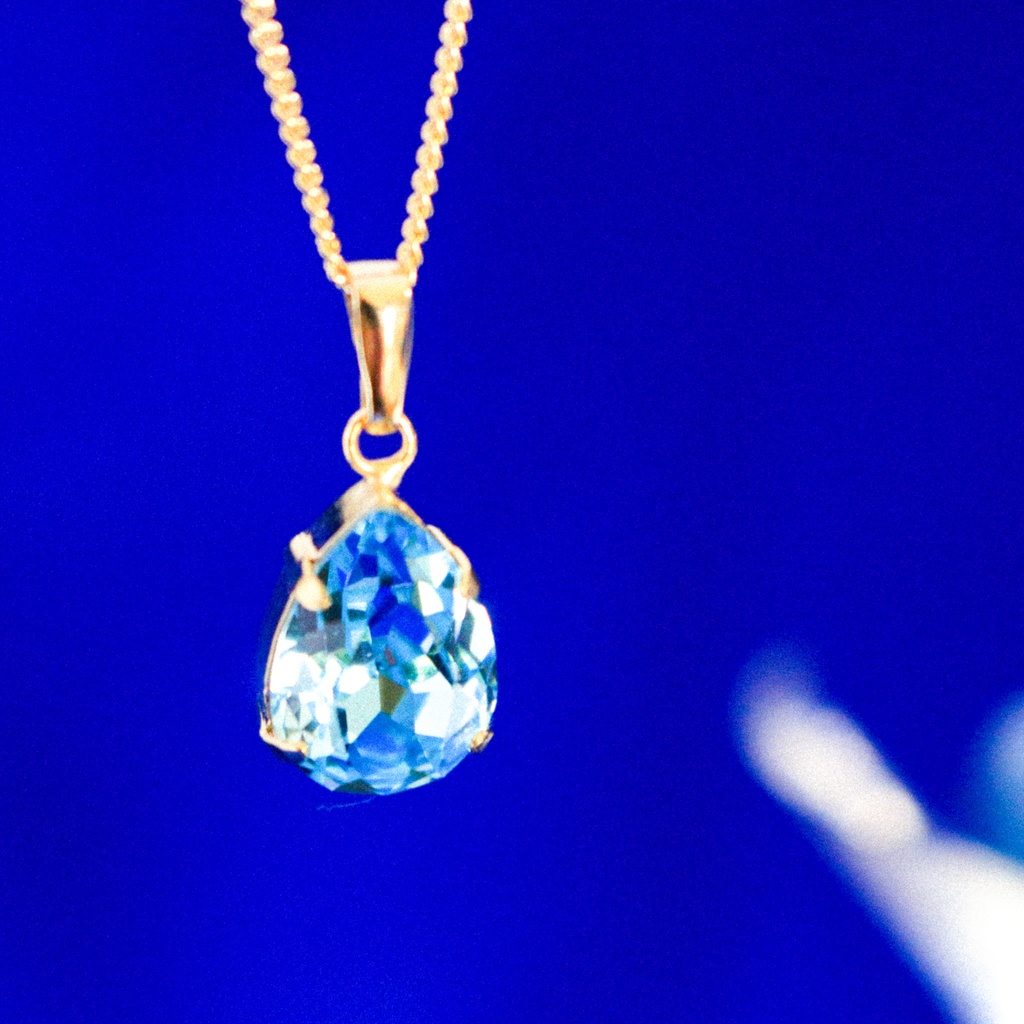 *クリスタルガラスドロップのネックレス アクアマリン*金具の色が選べます