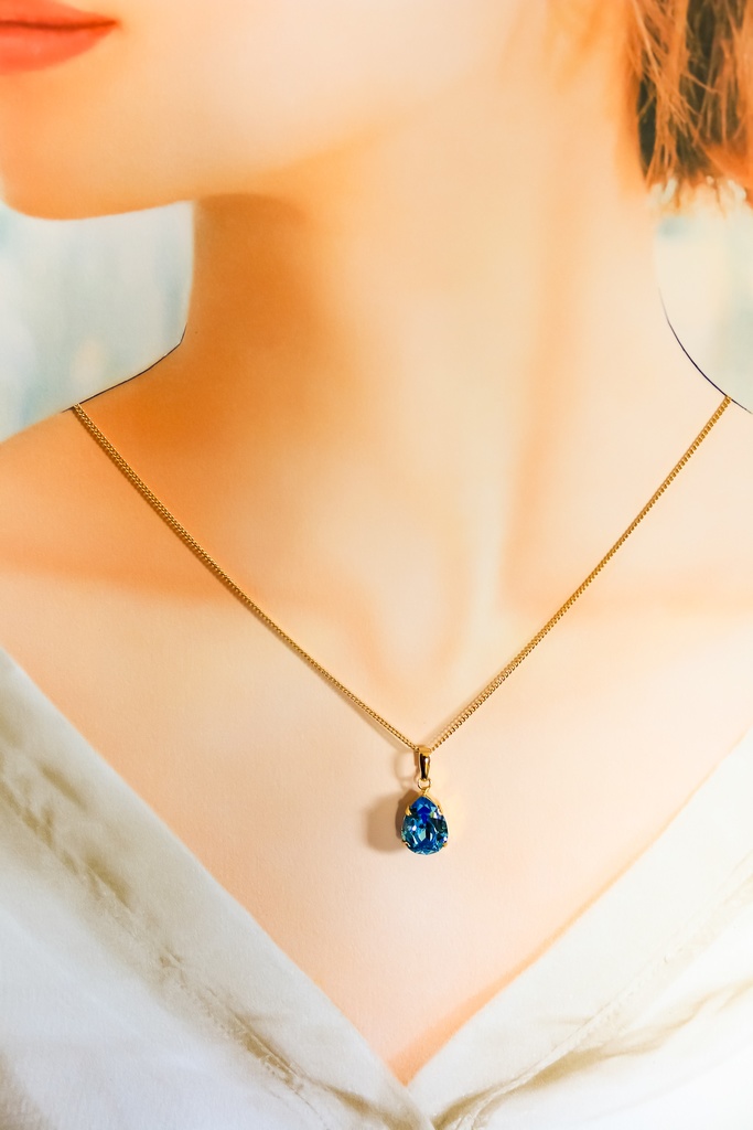 *クリスタルガラスドロップのネックレス アクアマリン*金具の色が選べます