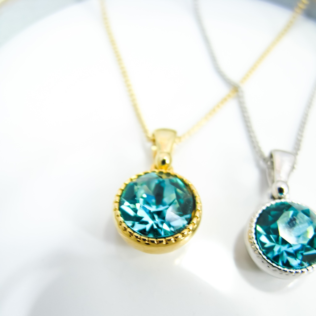*まるいシンプルなスワロフスキーネックレス ライトターコイズ*金具の色が選べます