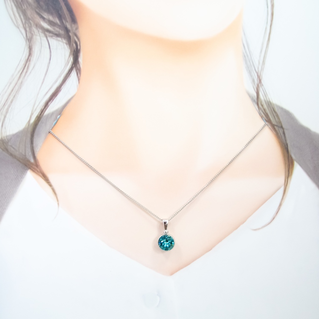 *まるいシンプルなスワロフスキーネックレス ライトターコイズ*金具の色が選べます