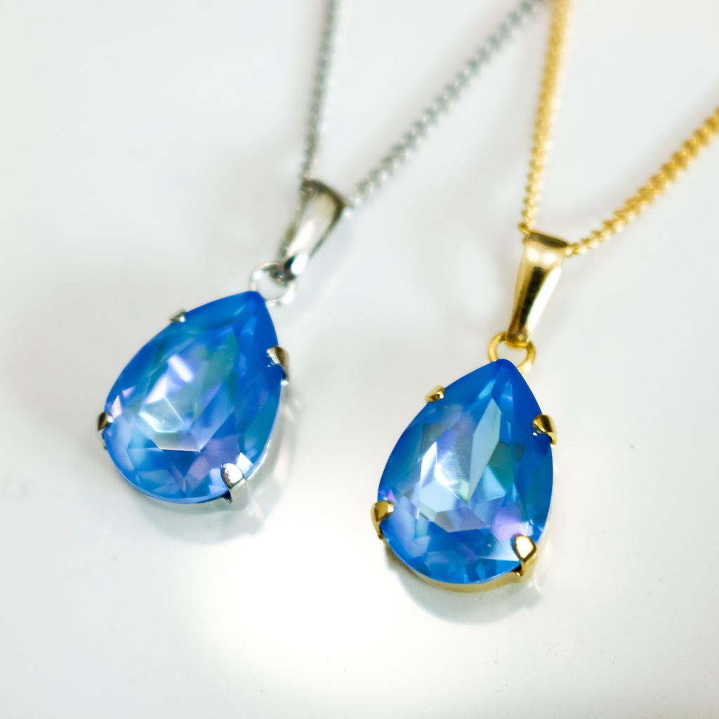 ベアシェイプカット(雫型)のクリスタルガラスのネックレス オーシャンディライト*金具の色が選べます