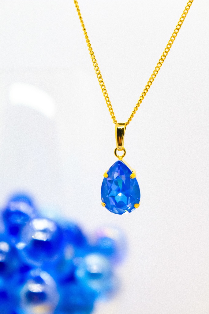 ベアシェイプカット(雫型)のクリスタルガラスのネックレス オーシャンディライト*金具の色が選べます
