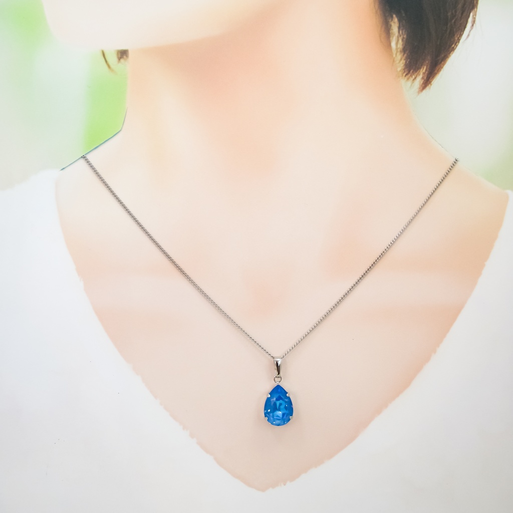 ベアシェイプカット(雫型)のクリスタルガラスのネックレス オーシャンディライト*金具の色が選べます