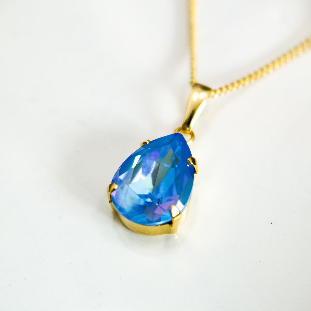 ベアシェイプカット(雫型)のクリスタルガラスのネックレス オーシャンディライト*金具の色が選べます