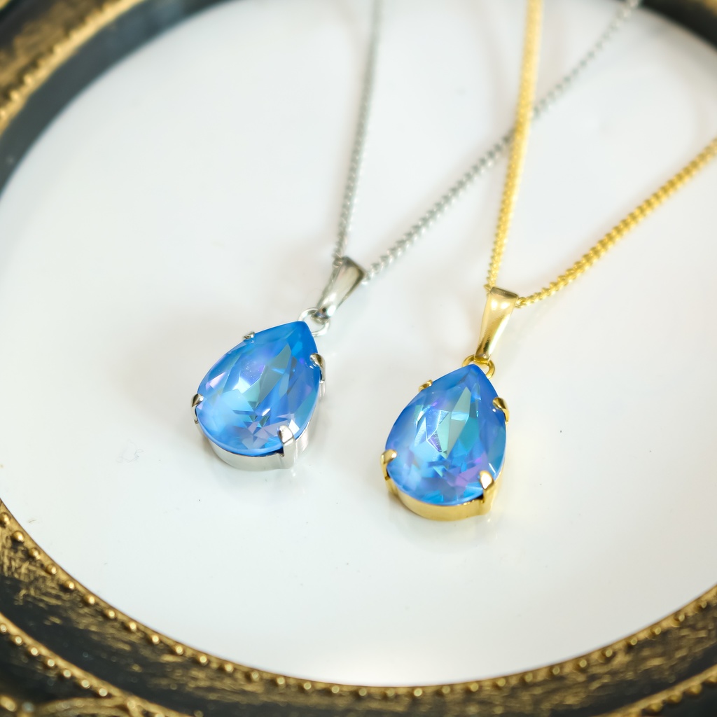 ベアシェイプカット(雫型)のクリスタルガラスのネックレス オーシャンディライト*金具の色が選べます