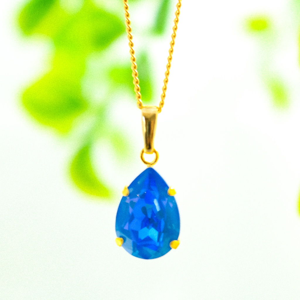 ベアシェイプカット(雫型)のクリスタルガラスのネックレス オーシャンディライト*金具の色が選べます