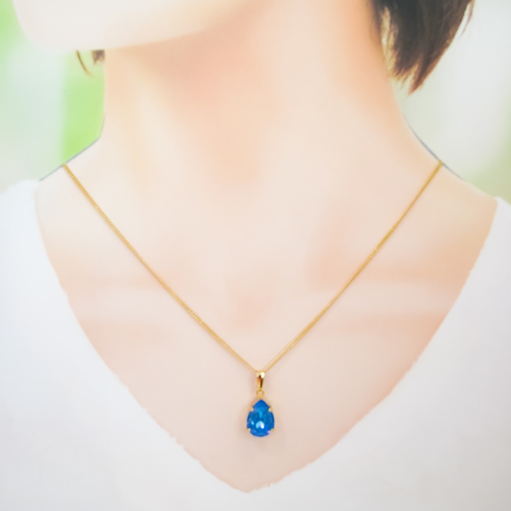 ベアシェイプカット(雫型)のクリスタルガラスのネックレス オーシャンディライト*金具の色が選べます