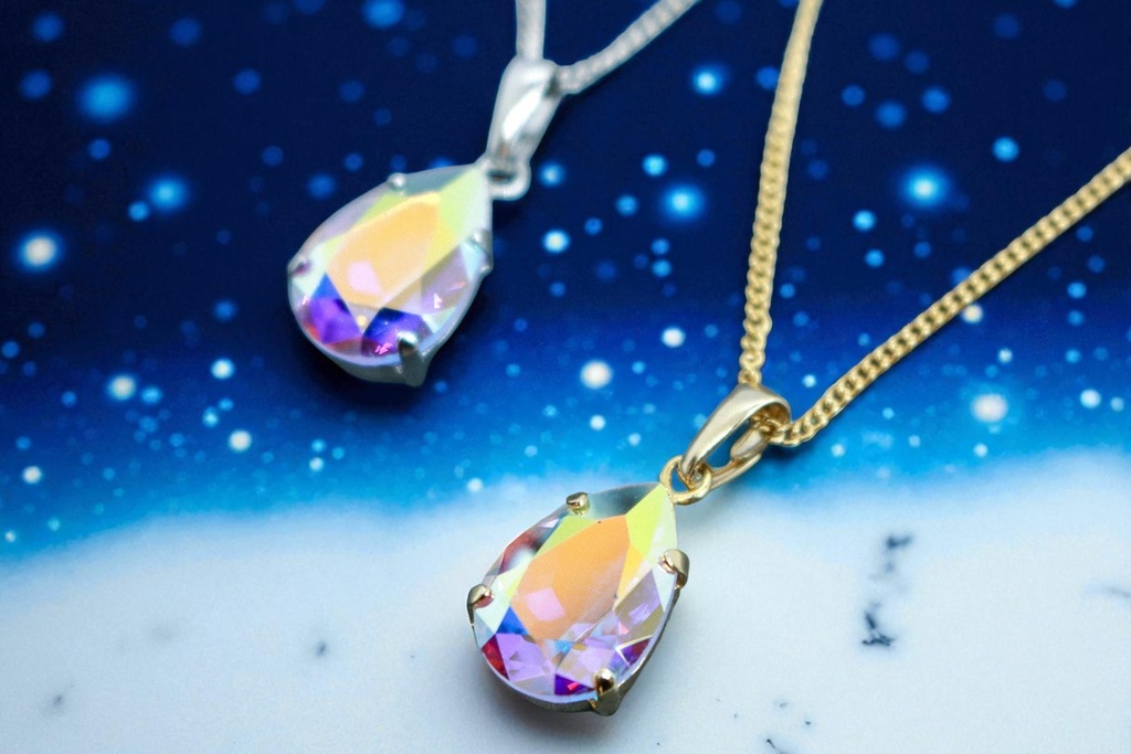 *夜空に咲く光のしずく*ペアシェイプクリスタルガラスのネックレス【オーロラ裏フォイルなし】 ~金具の色が選べます~