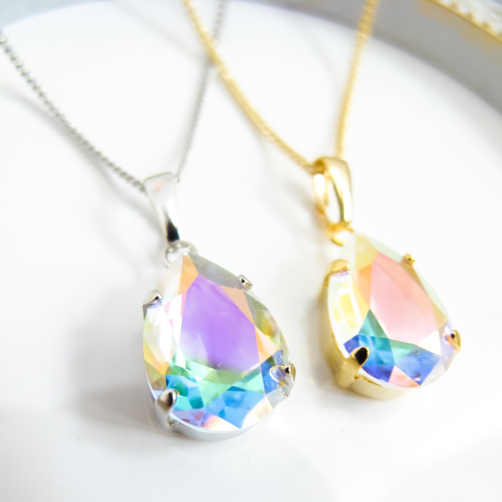 *夜空に咲く光のしずく*ペアシェイプクリスタルガラスのネックレス【オーロラ裏フォイルなし】 ~金具の色が選べます~