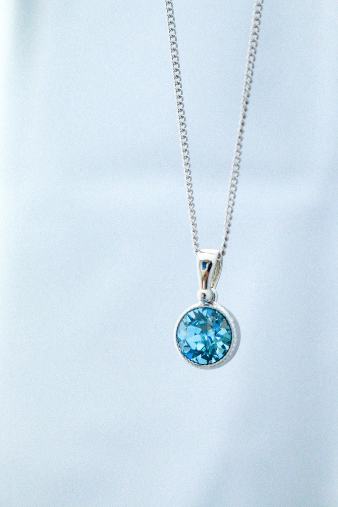 シンプルなまるいクリスタルガラスのネックレス ~アクアマリン~*金具の色が選べます