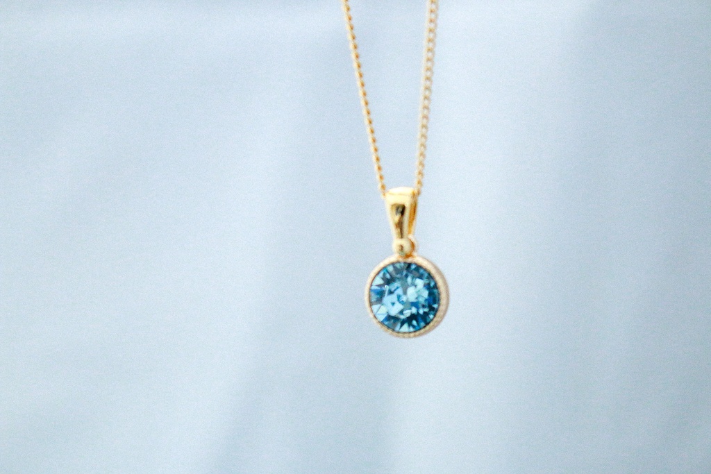 シンプルなまるいクリスタルガラスのネックレス ~アクアマリン~*金具の色が選べます