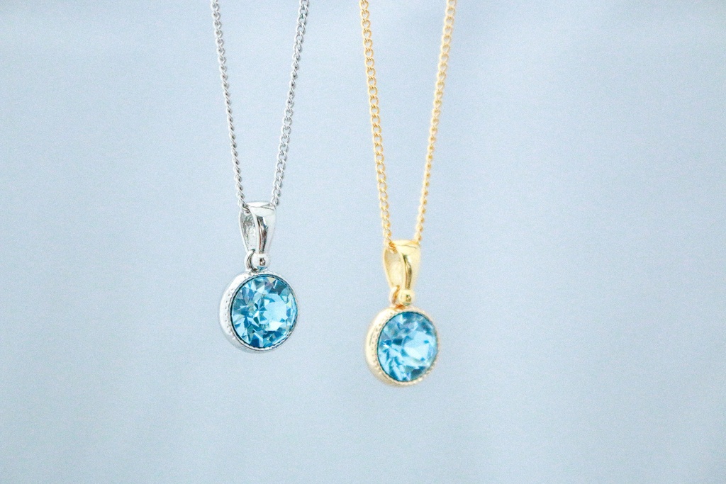 シンプルなまるいクリスタルガラスのネックレス ~アクアマリン~*金具の色が選べます