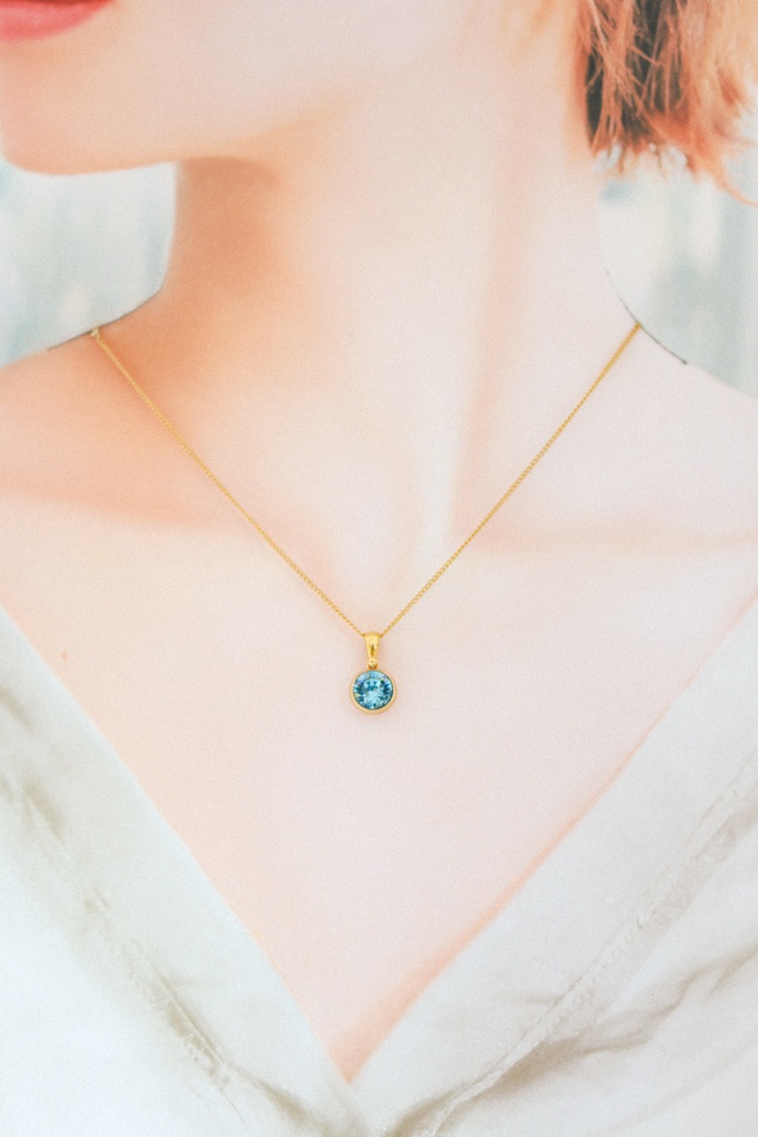 シンプルなまるいクリスタルガラスのネックレス ~アクアマリン~*金具の色が選べます