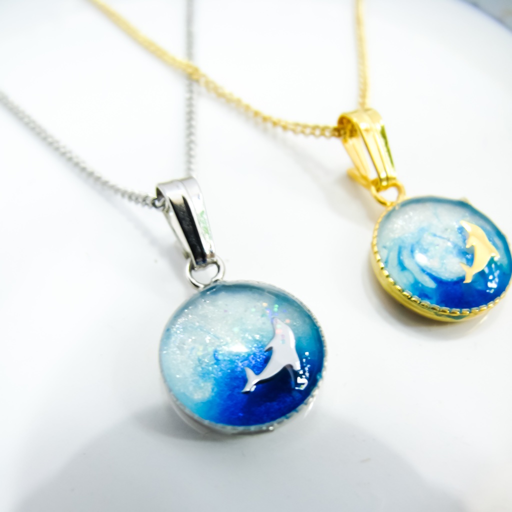 ちいさなまるいネックレス ~イルカ~ 金具の色が選べます