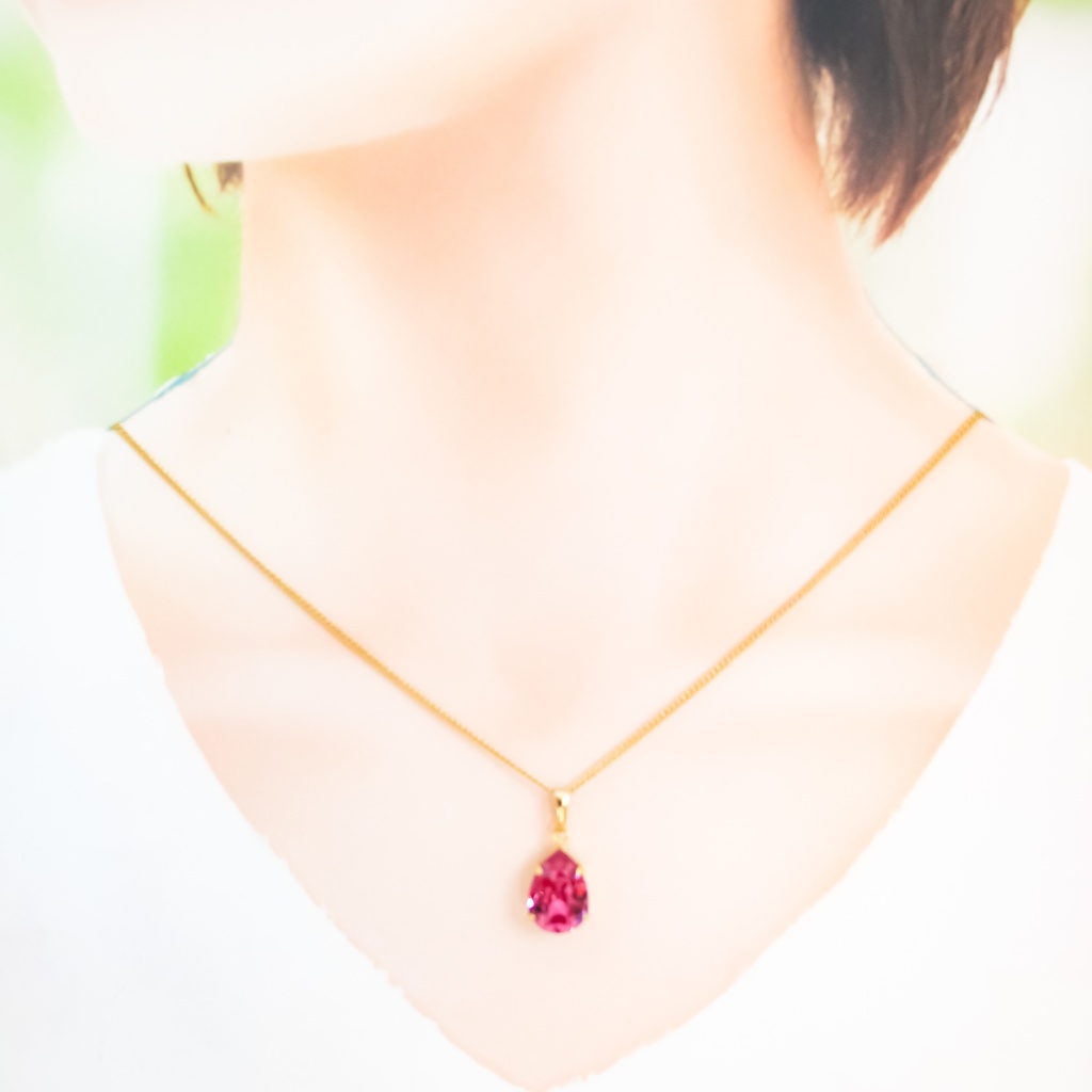 しずくサイズのクリスタルのネックレス ローズ*金具の色が選べます