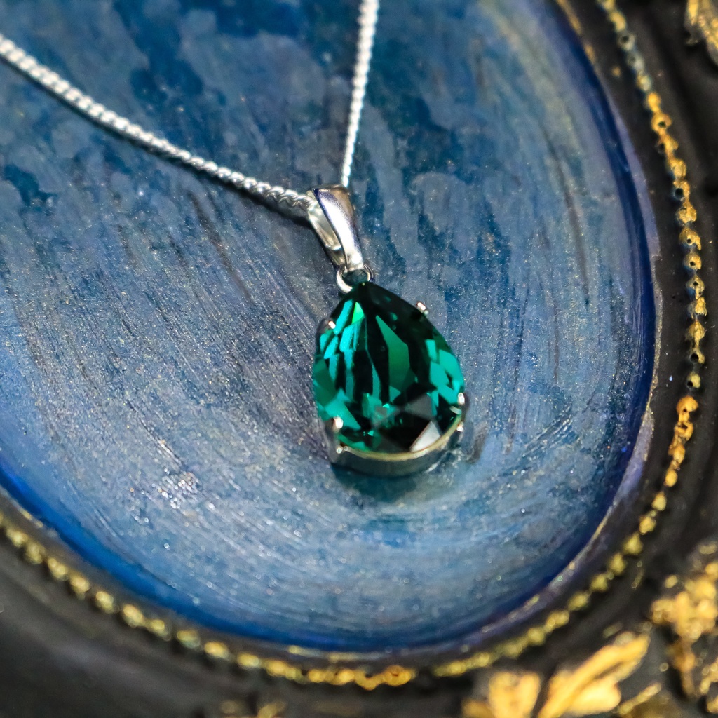 【翠冠のしずく】 オーストリアクリスタルガラスのネックレス~エメラルド~ 金具の色が選べます