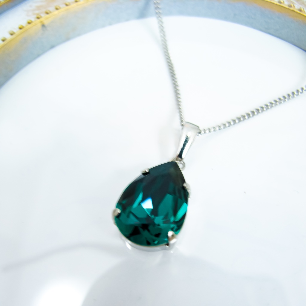 【翠冠のしずく】 オーストリアクリスタルガラスのネックレス~エメラルド~ 金具の色が選べます