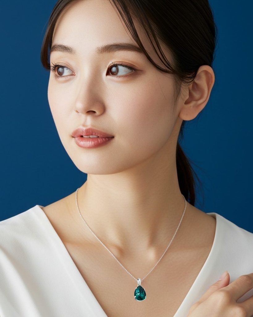【翠冠のしずく】 オーストリアクリスタルガラスのネックレス~エメラルド~ 金具の色が選べます