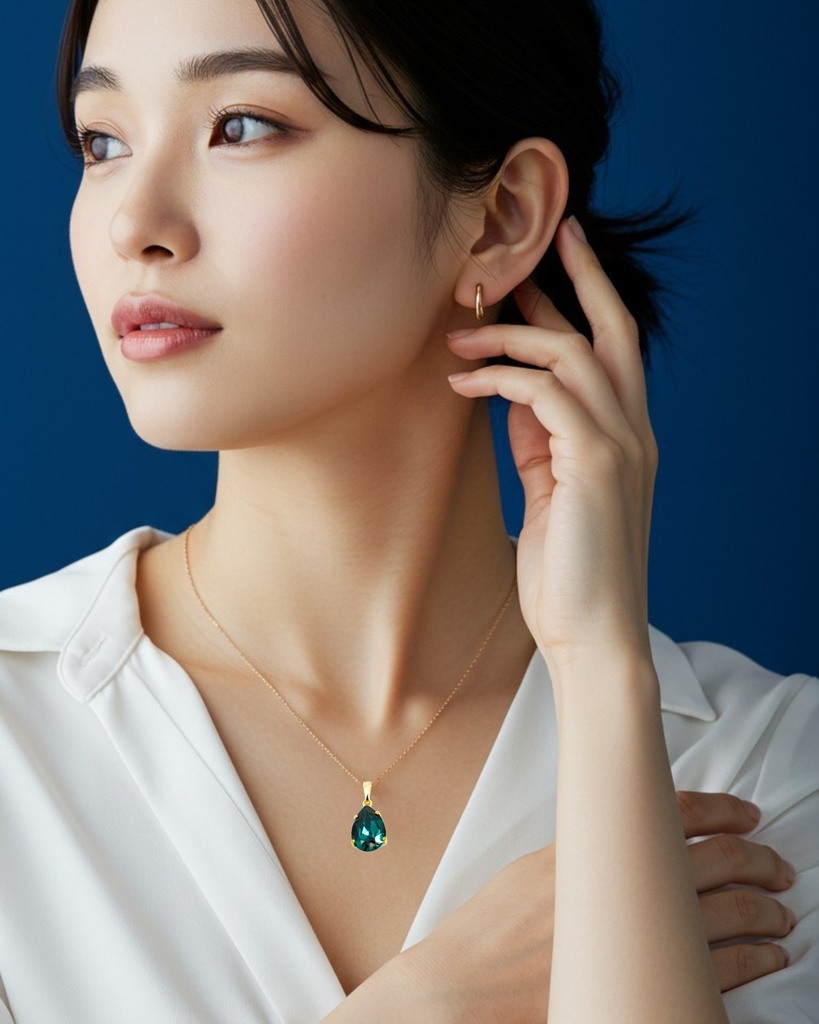 【翠冠のしずく】 オーストリアクリスタルガラスのネックレス~エメラルド~ 金具の色が選べます