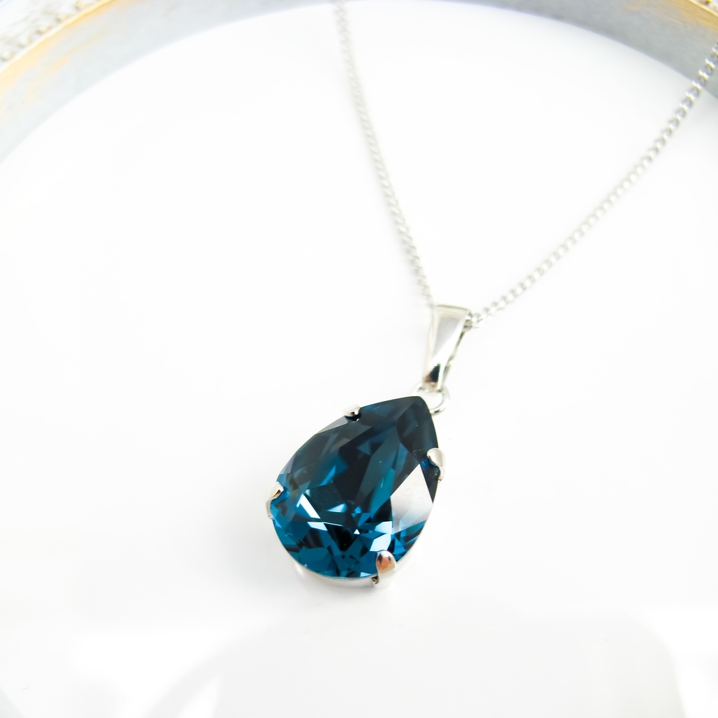 *しずくサイズクリスタルガラスネックレス モンタナ*金具の色が選べます