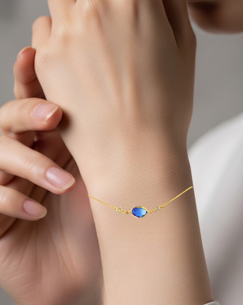 グラデーションクリスタルガラスのブレスレット ブルー×スカイブルー 変形カットゴールド金具