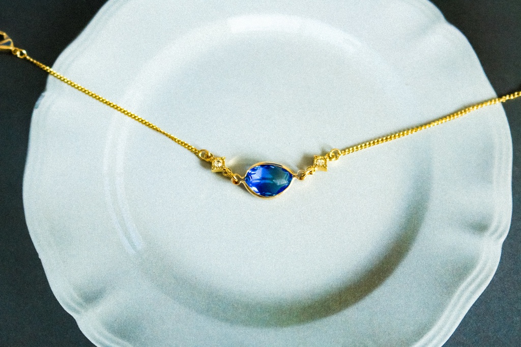 グラデーションクリスタルガラスのブレスレット ブルー×スカイブルー 変形カットゴールド金具