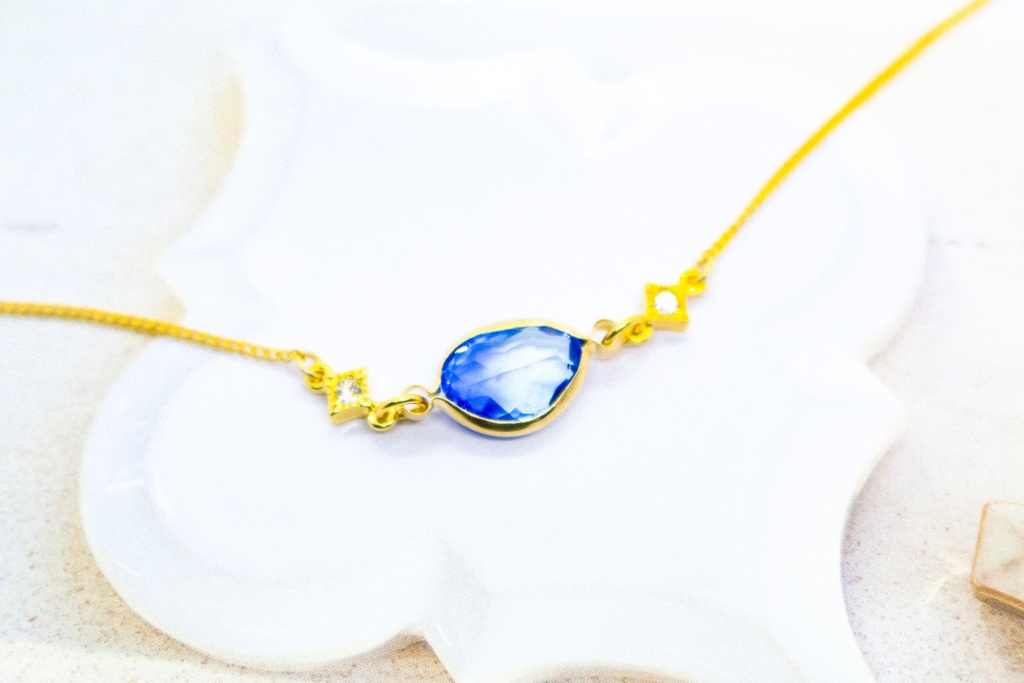 グラデーションクリスタルガラスのブレスレット ブルー×スカイブルー 変形カットゴールド金具